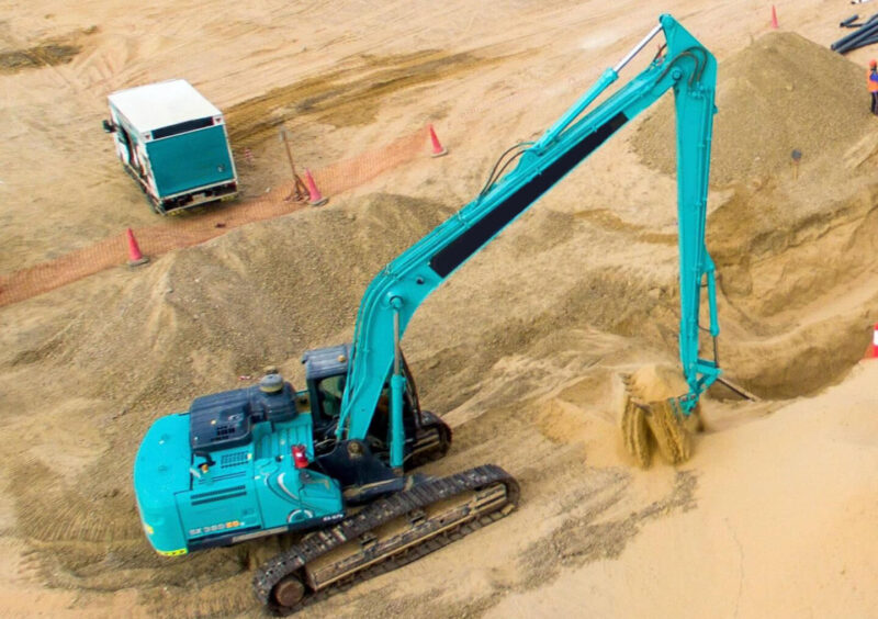 long boom excavator